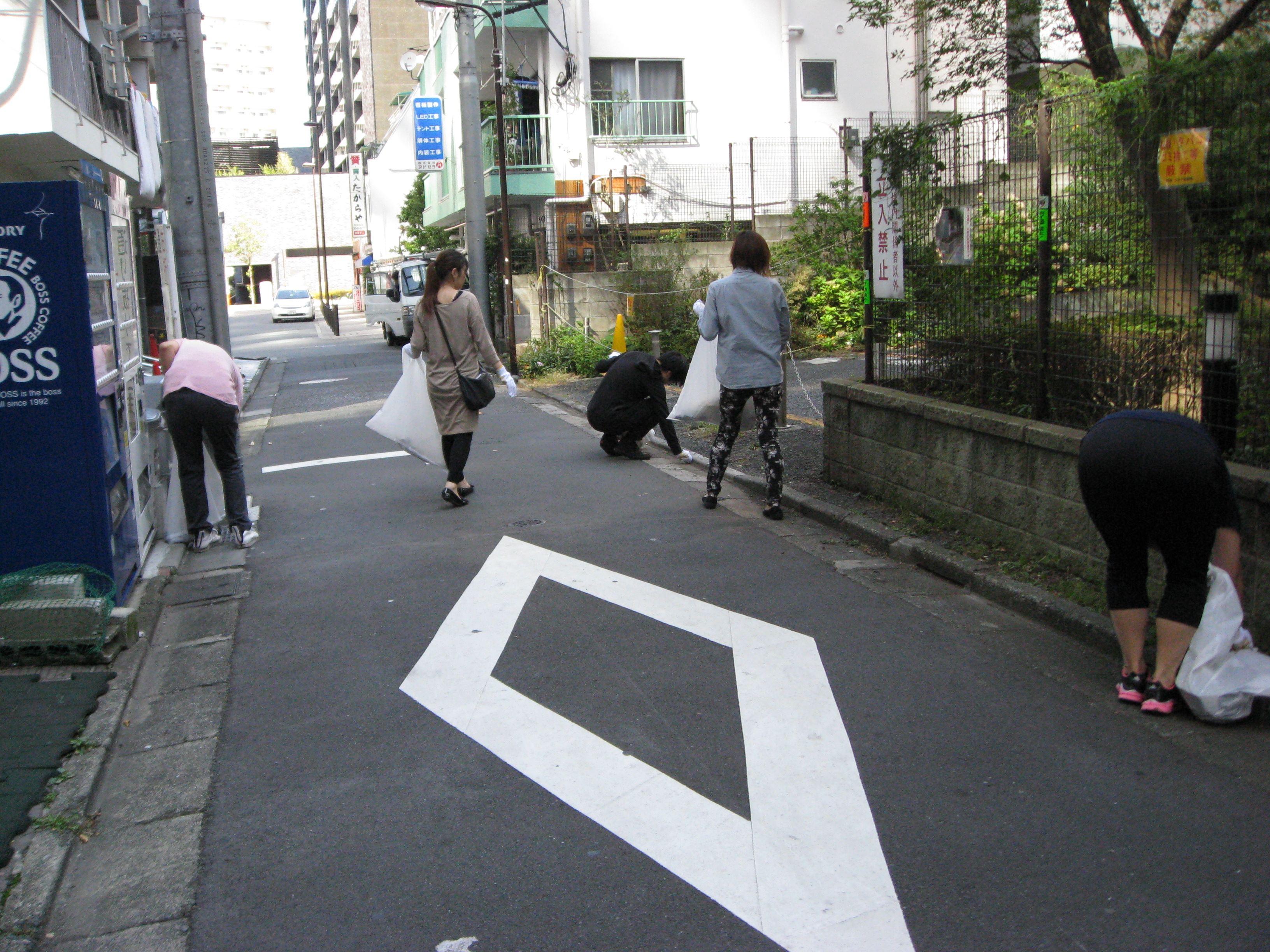 公共道路の清掃模様