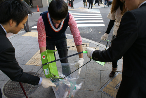 公共道路の清掃模様